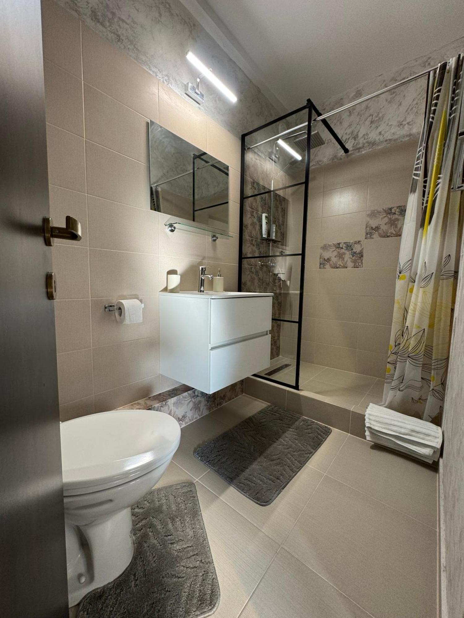 Victor Residence 38 Bukares Bagian luar foto